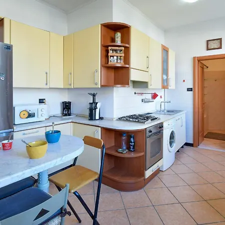 2 Bedroom Amazing Apartment In Genova