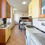 דירה 2 Bedroom In ג'נובה